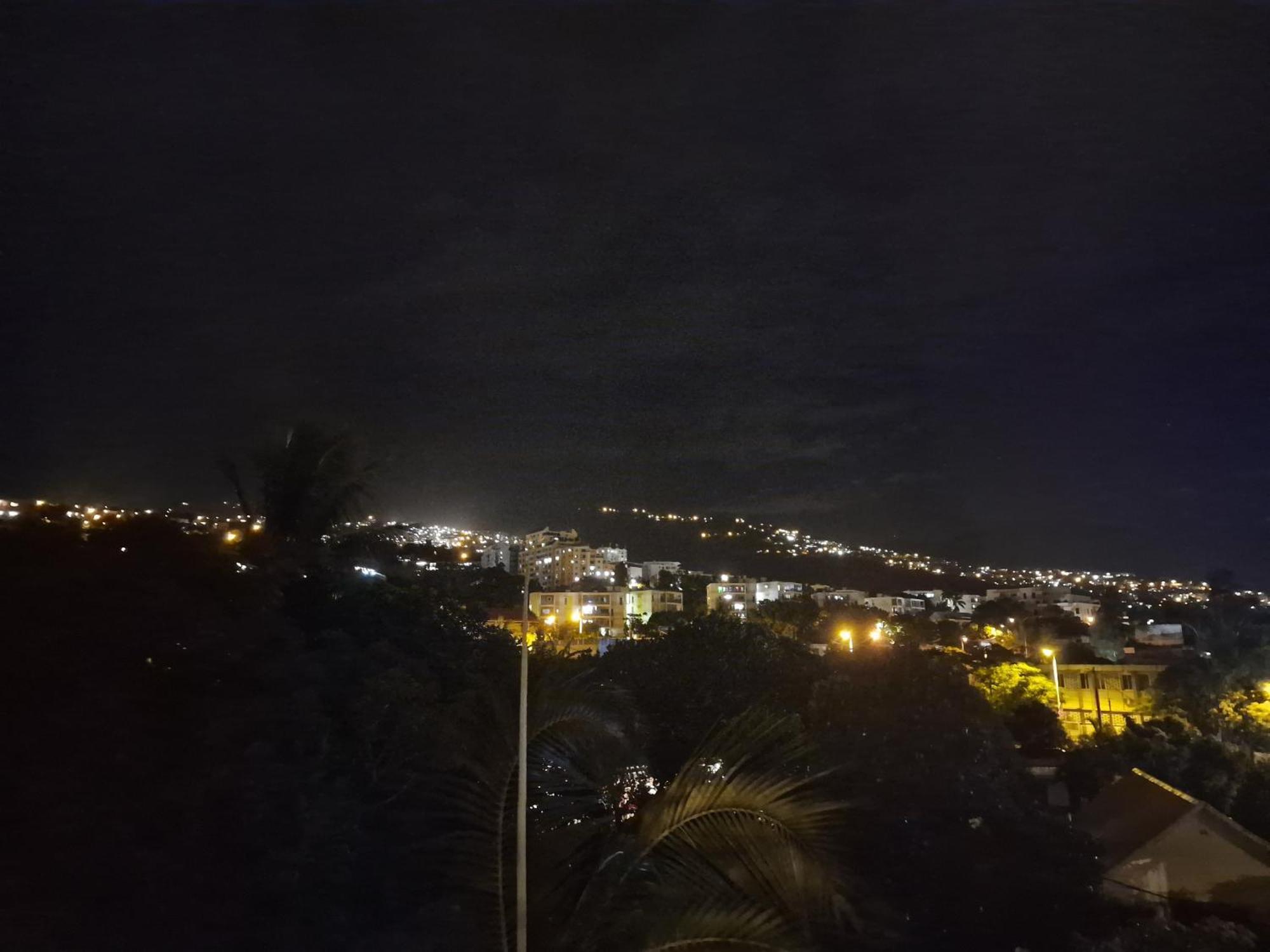 Mont-Vert Exotique - Calme - Vue Et Parking Saint Pierre Ngoại thất bức ảnh